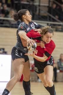 Aimée von Pereira Bayer 04 Leverkusen vs. Mariana Ferreira Lopes SV Union Halle quarterfinal SV Union Halle Neustadt Wildcats vs. Bayer 04 Leverkusen Handball DHB Cup Season 2018 2019 Copyright xVIADATAx xHolgerxJohnx Halle Saale Sachsen Anhalt Germany