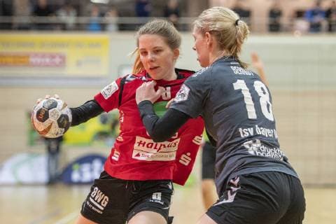 Laura Winkler SV Union Halle vs. Kim Berndt Bayer 04 Leverkusen quarterfinal SV Union Halle Neustadt Wildcats vs. Bayer 04 Leverkusen Handball DHB Cup Season 2018 2019 Copyright xVIADATAx xHolgerxJohnx Halle Saale Sachsen Anhalt Germany