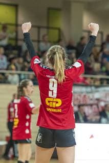 Laura Winkler SV Union Halle and the team cheer in the quarter final SV Union Halle Neustadt Wildcats vs Bayer 04 Leverkusen Handball DHB Cup Season 2018 2019 Copyright xVIADATAx xHolgerxJohnx Halle Saale Sachsen Anhalt Germany