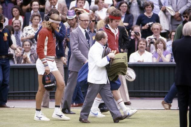 John McENROE Mc Enroe left USA and Bjoern BORG SWE Sweden face each other in the final 1980 both players enter the Centre Court landscape 03 07 1980 Â
