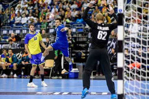 Serbia vs Brazil Handball World Championship 2019 14 01 2019 Nemanja Ilic SRB 19 against Leonardo Tercariol BRA 62 with Haniel Langaro BRA 37 at the match between Serbia and Brazil at the Handball World Championship in Berlin on 14 01 2019 Berlin BER Germany Mercedes Benz Arena