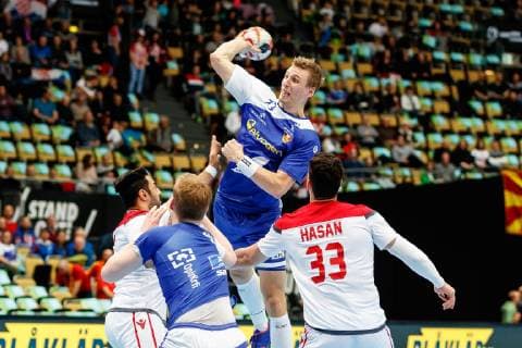 Munich Germany 14 01 2019 IHF Handball WM 2019 Group B Iceland Bahrain Abdulla Yaseen BHR Ymir Oern Gislason ISL Olafur Guomundsson ISL and Hasan Madan BHR BHR in the duel DeFodi048