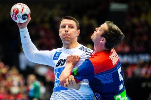190114 Romas Kirveliavicius of Austria and Sander Sagosen of Norway during the IHF World Handball Championship match between Norway and Austria on January 14 2019 in Herning Photo Jon Olav Nesvold BILDBYR u0081N kod JE 160400, detectedSourceLanguage  Copyright: JONxOLAVxNESVOLD BB190114JE074