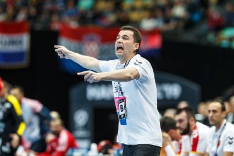 Munich Germany 14 01 2019 IHF Handball WM 2019 Group B Croatia Macedonia Coach Raul Gonzalez Gutierrez MKD gesticulated gesture DeFodi048