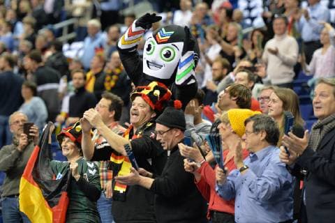 Handball Mens World Championship 2019 in Germany and Denmark Group A 3 Matchday Germany Russia Fans of the German national team with World Cup mascot Stan in the Mercedes Benz Arena 14 01 19 Copyright: xMichaelxHundtx xMatthiasxKochx