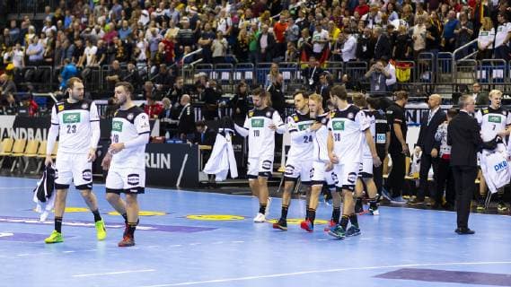 The German team around Steffen Faeth Nr 23 Germany Jannik Kohlbacher Nr 48 Germany Fabian Wiede Nr 10 Germany Patrick Groetzki Nr 24 Germany Matthias Musche Nr 37 Germany and Fabian Boehm Nr 38 Germany after the draw Russia vs Germany preliminary round Handball IHF Handball World Championship 14 01 19 Berlin Berlin Germany Mercedes Benz Arena Copyright: xAgentur54Gradx xFelixxKoenigx