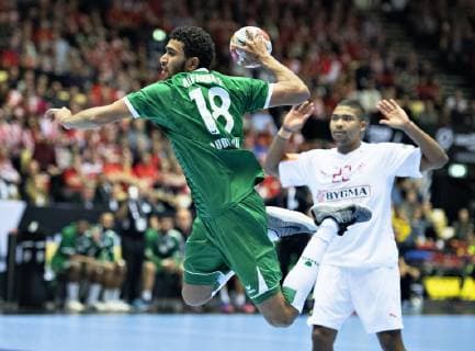 Fahad Alfarhan of Saudi Arabia and Mads Mensah of Denmark during the men s IHF Handball World Championship Group C match between Denmark and Saudi Arabia in Herning Denmark on Monday Jan 14 2019 Herning Jylland Denmark, detectedSourceLanguage  Copyright: HenningxBagger HenningxBaggerx COP101 spdk20190114-204137-L