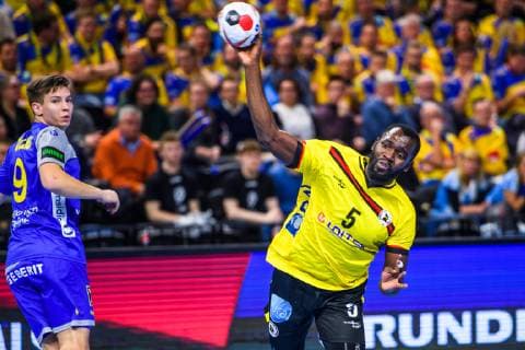 190114 Jerry Tollbring of Sweden and Rome Hebo of Angola during the IHF World Handball Championship match between Sweden and Angola on January 14 2019 in Copenhagen Photo Ludvig Thunman BILDBYR u0081N kod LT 35578, detectedSourceLanguage  Copyright: LUDVIGxTHUNMAN BB190114LT011