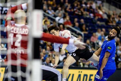 France vs Korea Handball World Championship 2019 14 01 2019 Taehun Jo COR 9 with a goal against Vincent Gerard FRA 12 and Michael Guigou FRA 21 at the match between France and Korea at the Handball World Championship in Berlin on 14 01 2019 Berlin BER Germany Mercedes Benz Arena