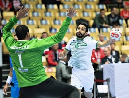 Ahmed Alabdulali of Saudi Arabia against goalkeeper Makram Missaoul of Tunisia during the men s IHF Handball World Championship Group C match between Saudi Arabia and Tunisia in Herning Denmark on Tuesday Jan 15 2019 Herning Jylland, detectedSourceLanguage  Copyright: HenningxBagger HenningxBaggerx COP114 spdk20190115-170758-L