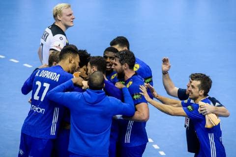 Germany vs. France Handball World Championship 2019 15 01 2019 French players celebrate victory with Fabian Wieder GER 10 at the match between Germany and France at the Handball World Championship in Berlin on 15 01 2019 Berlin BER Germany Mercedes Benz Arena