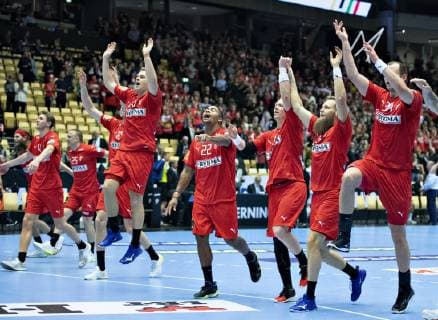 The danish players celebrate their victory in the men s IHF Handball World Championship Group C match between Austria and Denmark in Herning Denmark on Tuesday Jan 15 2019 Herning Jylland Denmark, detectedSourceLanguage  Copyright: HenningxBagger HenningxBaggerx COP101 spdk20190115-221721-L