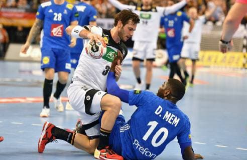 Uwe Gensheimer Germany and Dika Mem FRA at a scramble Germany France Germany France IHF Handball World Championship 2019 Hanball World Championship 2019 Men Men Men Men Handball Germany Germany Germany Preliminary Round Group A group A Berlin 15 1 2019