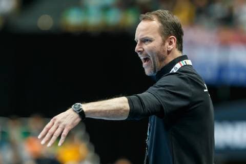 Munich Germany 16 01 2019 IHF Handball WM 2019 Group B Japan Iceland Coach Dagur Sigurdsson JPN gesticulated gesticulation DeFodi048