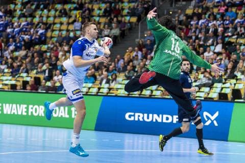 Munich Germany 16 January 2019 World Cup 2019 Men Group B Japan vs Island v li Sigvaldi Gudjonsson Island Akihito Kai Japan Munich Olympic Hall Bayern Germany