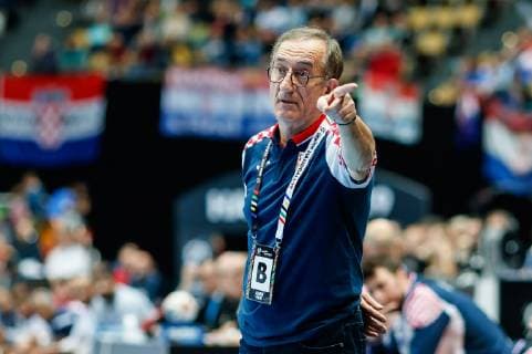 Munich Germany 16 01 2019 IHF Handball WM 2019 Group B Croatia Bahrain Coach Lino Cervar CRO gesticulated gesticulation DeFodi048
