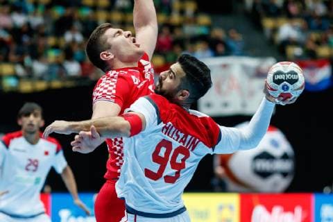 Munich Germany 16 01 2019 IHF Handball WM 2019 Group B Croatia Bahrain Marin Sipic CRO and Husain Al Sajjad BHR in the total DeFodi048