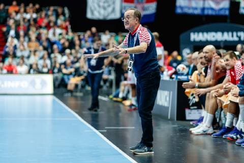 Munich Germany 16 01 2019 IHF Handball WM 2019 Group B Croatia Bahrain Coach Lino Cervar CRO gesticulated gesticulation DeFodi048