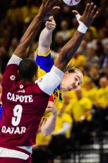 190116 Lukas Nilsson of Sweden and Rafael Capote of Qatar during the IHF World Handball Championship match between Qatar and Sweden on January 16 2019 in Copenhagen Photo Ludvig Thunman BILDBYR u0081N kod LT 35580,  Copyright: LUDVIGxTHUNMAN BB190116LT024