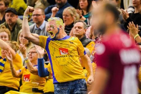 190116 A supporter of Sweden celebrates in the stands during the IHF World Handball Championship match between Qatar and Sweden on January 16 2019 in Copenhagen Photo Ludvig Thunman BILDBYR u0081N kod LT 35580,  Copyright: LUDVIGxTHUNMAN BB190116LT045
