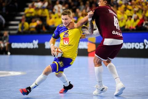 190116 Linus Arnesson of Sweden and Youssef Ali of Qatar during the IHF World Handball Championship match between Qatar and Sweden on January 16 2019 in Copenhagen Photo Ludvig Thunman BILDBYR u0081N kod LT 35580,  Copyright: LUDVIGxTHUNMAN BB190116LT052