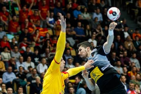 Munich Germany 16 01 2019 IHF Handball WM 2019 Group B Macedonia Spain Filip Taleski MKD and Alex Dujshebaev ESP in the total DeFodi048