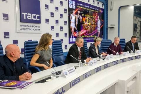 MOSCOW, RUSSIA - JANUARY 17, 2019: The tournament s directorate member, Russian honorary coach Vladimir Kamelzon, Russian tennis player Elena Dementieva, the tournament s general director Alexander Medvedev, deputy chairman of the Board at Gazprom, the tournament s director Natalia Kamelzon, general director of the Formula TX company, and Yevgeny Panteleyev (L-R), president of the Moscow Tennis Federation, during a press conference PK Pressekonferenz on the 4th St Petersburg Ladies Trophy, Women s International Tennis Tournament of WTA Tennis Damen Premier Series, at the TASS Russian news agency. Vladimir Gerdo TASS TS09DFAE