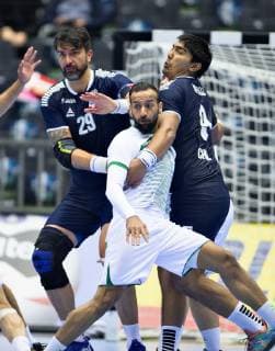 Javier Frelijj and Marco Oneto of Chile holds Abbas Alsaffar of Saudi Arabia during the men s IHF Handball World Championship Group C match between Chile and Saudi Arabia in Herning Denmark Thursday Jan 17 2019 Herning Jylland Denmark,  Copyright: HenningxBagger HenningxBaggerx COP105 spdk20190117-164101-L