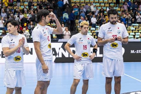 Munich Germany 17 January 2019 World Cup 2019 Men Group B Bahrain vs. Japan Player of Japan dissatisfied disappointed disappointed down frustrated frustrated Adam Yuki Baig Japan Shinnosuke Tokuda Japan Hiroyasu Tamakawa Japan Munich Olympic Hall Bayern Germany