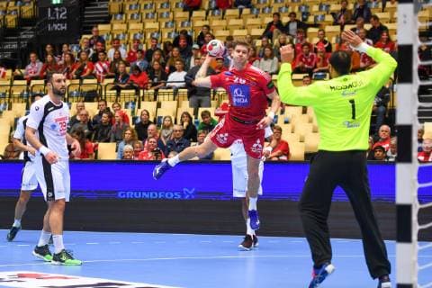 Handball WM, Österreich - Tunesien HANDBALL - IHF WC, AUT vs TUN HERNING,DENMARK,17.JAN.19 - HANDBALL - IHF Men s World Championships, international match Länderspiel Austria vs Tunisia. Image shows Mohamed Soussi (TUN), Sebastian Frimmel (AUT) and Makrem Missaoui (TUN). GEPAxpictures xOliverxLerch