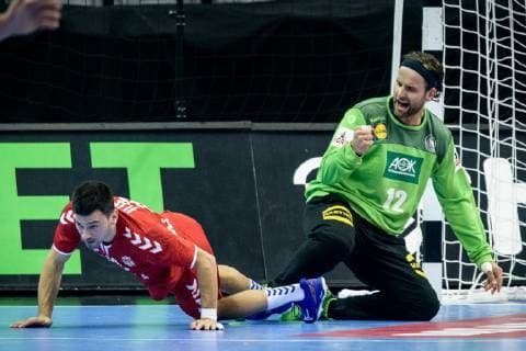 Germany vs. Serbia Handball World Championship 2019 17 01 2019 Goalkeeper Silvio Heinevetter GER 12 with Nemanja Ilic SRB 19 at the match between Germany and Serbia at the Handball World Championship in Berlin on 17 01 2019 Berlin BER Germany Mercedes Benz Arena