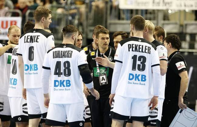 Finn Lemke Jannik Kohlbacher coach Christian Prokop talking Hendrik Pekeler Patrick Wiencek time-out time out sport handball world championship men men season 2018 2019 17 01 2019 Germany GER DHB vs Serbia SRB