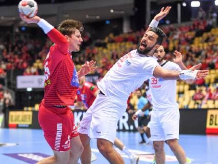 Handball WM, Österreich - Tunesien HANDBALL - IHF WC, AUT vs TUN HERNING,DENMARK,17.JAN.19 - HANDBALL - IHF Men s World Championships, international match Länderspiel Austria vs Tunisia. Image shows Daniel Dicker (AUT), Morouan Chouiref and Mohamed Soussi (TUN). GEPAxpictures xOliverxLerch