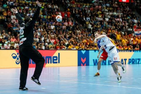 Munich Germany 17 01 2019 IHF Handball WM 2019 Group B Macedonia Iceland Arnor por Gunnarsson ISL and goalkeeper Borko Ristovski MKD in the duel DeFodi048
