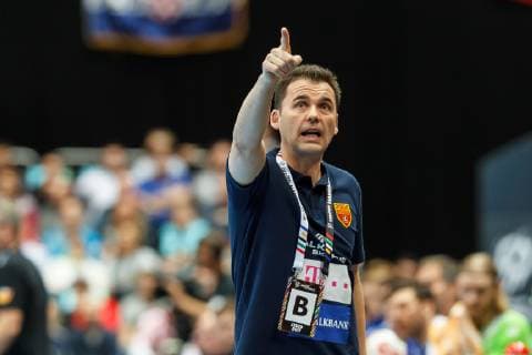 Munich Germany 17 01 2019 IHF Handball WM 2019 Group B Macedonia Iceland Coach Raul Gonzalez Gutierrez MKD gesticulated gesture DeFodi048