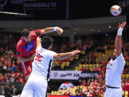Handball WM, Österreich - Tunesien HANDBALL - IHF WC, AUT vs TUN HERNING,DENMARK,17.JAN.19 - HANDBALL - IHF Men s World Championships, international match Länderspiel Austria vs Tunisia. Image shows Janko Bozovic (AUT), Oussama Jaziri and Morouan Chouiref (TUN). GEPAxpictures xOliverxLerch