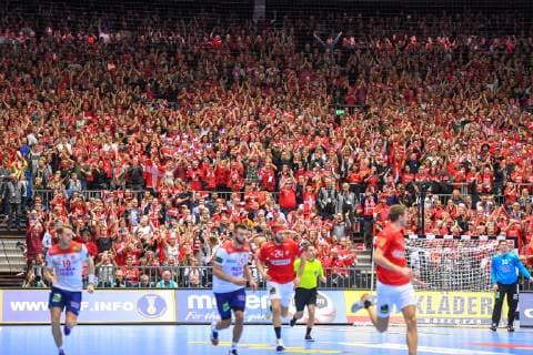 HANDBALL - IHF WC, DEN vs NOR HERNING,DENMARK,17.JAN.19 - HANDBALL - IHF Men s World Championships, international match Länderspiel Denmark vs Norway. Image shows the sold out standing places with the rejoicing of the fans of Denmark. GEPAxpictures xOliverxLerch