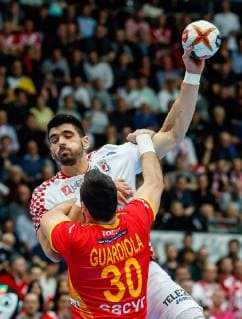 Munich Germany 17 01 2019 IHF Handball WM 2019 Group B Spain Croatia Luka Stepancic CRO and Gedeon Guardiola Villaplana ESP in the duel DeFodi048