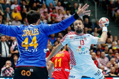 Munich Germany 17 01 2019 IHF Handball WM 2019 Group B Spain Croatia Goalkeeper Rodrigo Corrales Rodal ESP and Zlatko Horvat CRO in the total DeFodi048