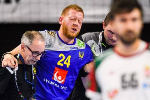 190117 Jim Gottfridsson of Sweden receives help of the pitch after injury during the IHF World Handball Championship match between Sweden and Hungary on January 17 2019 in Copenhagen Photo Ludvig Thunman BILDBYR u0081N kod LT 35581,  Copyright: LUDVIGxTHUNMAN BB190117LT038