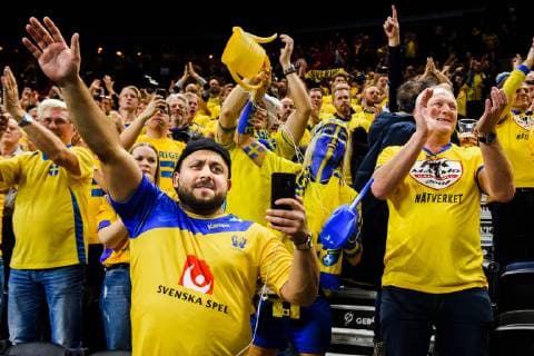 190117 Supporters of Sweden celebrates after the IHF World Handball Championship match between Sweden and Hungary on January 17 2019 in Copenhagen Photo Ludvig Thunman BILDBYR u0081N kod LT 35581,  Copyright: LUDVIGxTHUNMAN BB190117LT055
