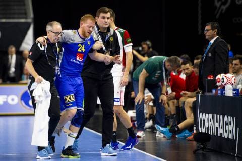 190117 Jim Gottfridsson of Sweden is helped of the court after an injury during the IHF World Handball Championship match between Sweden and Hungary on January 17 2019 in Copenhagen Photo Ludvig Thunman BILDBYR u0081N kod LT 35581,  Copyright: LUDVIGxTHUNMAN BB190117LT059
