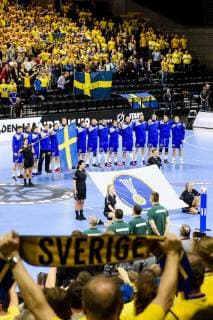190117 Player of Sweden line up for the national anthem aheda the IHF World Handball Championship match between Sweden and Hungary on January 17 2019 in Copenhagen Photo Ludvig Thunman BILDBYR u0081N kod LT 35581,  Copyright: LUDVIGxTHUNMAN BB190117LT069