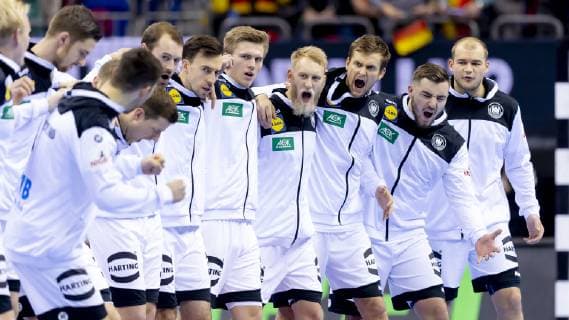 The German team after singing the national anthem Germany vs Serbia preliminary round Handball IHF Handball World Championship 17 01 19 Berlin Berlin Germany Mercedes Benz Arena Copyright: xAgentur54Gradx xFelixxKoenigx