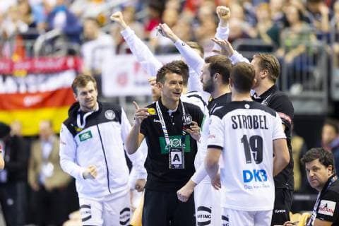 Coach Christian Prokop talks to Steffen Faeth Nr 23 Germany Germany vs Serbia Preliminary round Handball IHF Handball World Championship 17 01 19 Berlin Berlin Germany Mercedes Benz Arena Copyright: xAgentur54Gradx xFelixxKoenigx