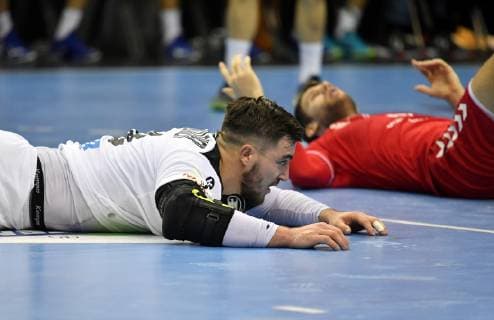 Jannik Kohlbacher Germany after a jump shot and goal on the ground behind the disappointed Serbian Ivan Mosic Serbia Germany Serbia Serbia IHF Handball World Championship 2019 Hanball World Championship 2019 Men Men Men Handball Germany Germany Germany preliminary round Group A group A Berlin 17 1 2019
