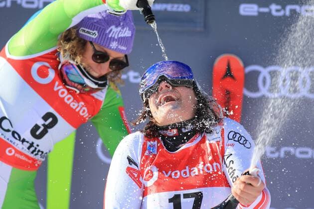 Sport Themen der Woche KW03 Sport Bilder des Tages 18th January 2019, Cortina D Ampezzo, Italy; FIS Ski World Cup, ladies downhill; Ilka Stuhec (SLO) plays with Proseco and Ramona Siebenhofer (AUT) on the winners podium  ActionPlus12096876 PierrexTeyssot