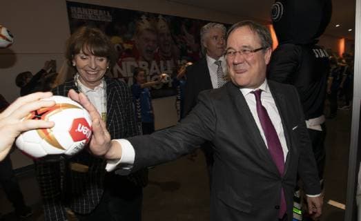 Handball WM 2019 Lanxess Arena Cologne Germany Date 18 01 2019 Left Henriette Reker Right Armin Laschet
