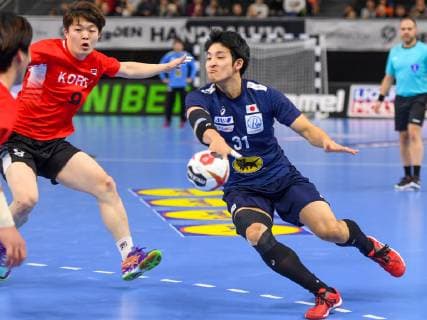 HANDBALL - IHF WC, JPN vs KOR COPENHAGEN,DENMARK,19.JAN.19 - HANDBALL - IHF Men s World Championships, international match Länderspiel Japan vs Korea. Image shows Taehun Jo (KOR) and Tatsuki Yoshino (JPN). GEPAxpictures xOliverxLerch