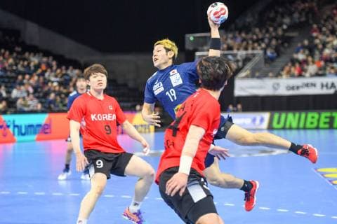 HANDBALL - IHF WC, JPN vs KOR COPENHAGEN,DENMARK,19.JAN.19 - HANDBALL - IHF Men s World Championships, international match Länderspiel Japan vs Korea. Image shows Taehun Jo (KOR), Shinnosuke Tokuda (JPN) and Jeongu Kang (KOR). GEPAxpictures xOliverxLerch
